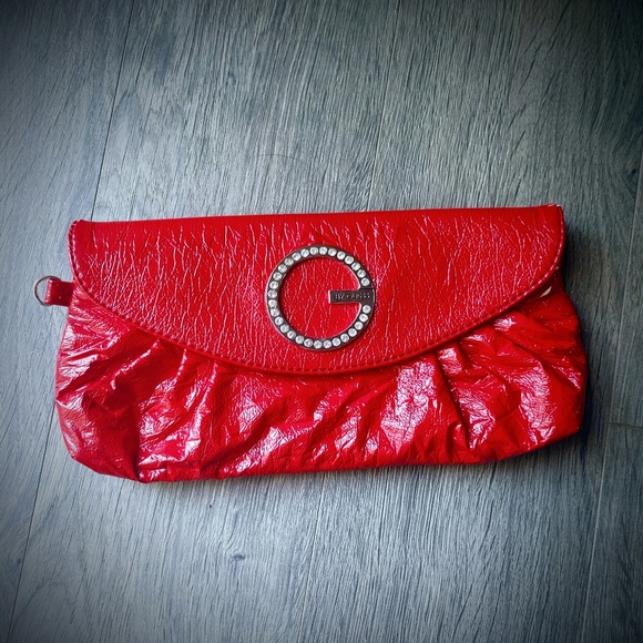 guess red clutch bag